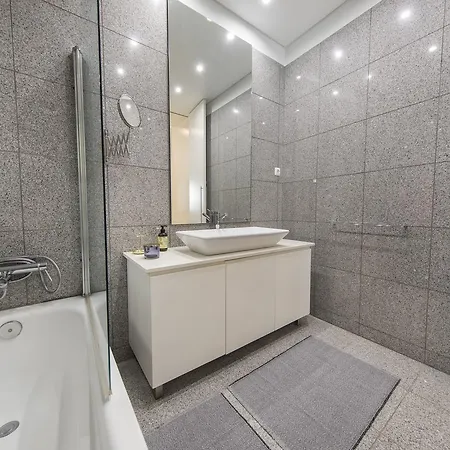 Downtown 2bedroom Wonder * Lisbon